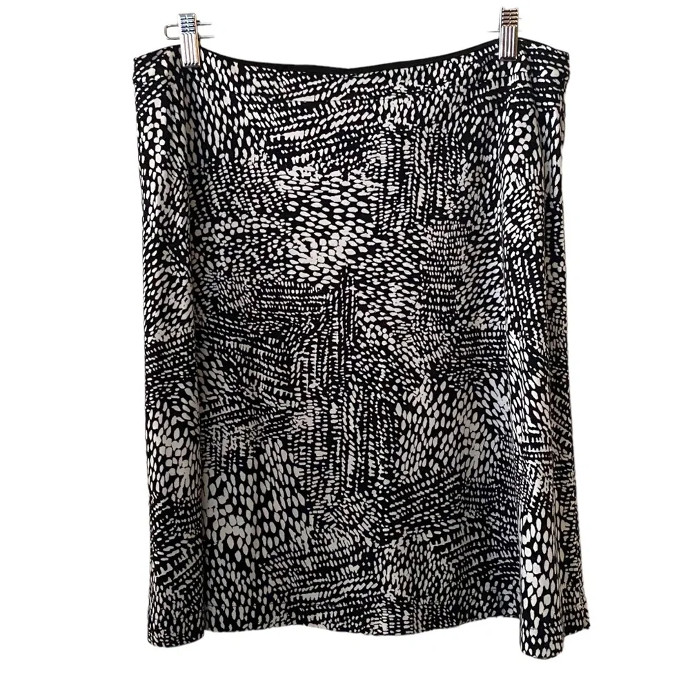 Lysse Black and White Mini Skirt - Abstract Dot Print